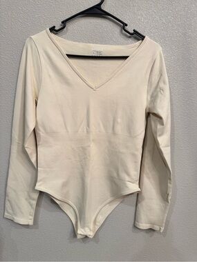 OQQ XL Long Sleeve V-Neck Bodysuit in Cream — Unbranded